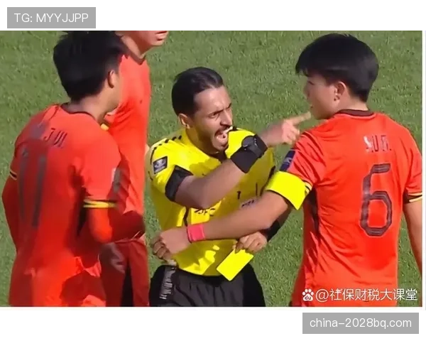 半场哨响后球员犯规，裁判是否还能出示红黄牌？