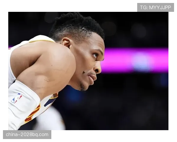 威少又穿荧光色出门了，这衣柜是拿年薪买的吧？