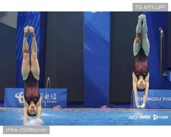 掌敏洁训练完直接啃鸡腿？这自律和放纵切换得太丝滑了