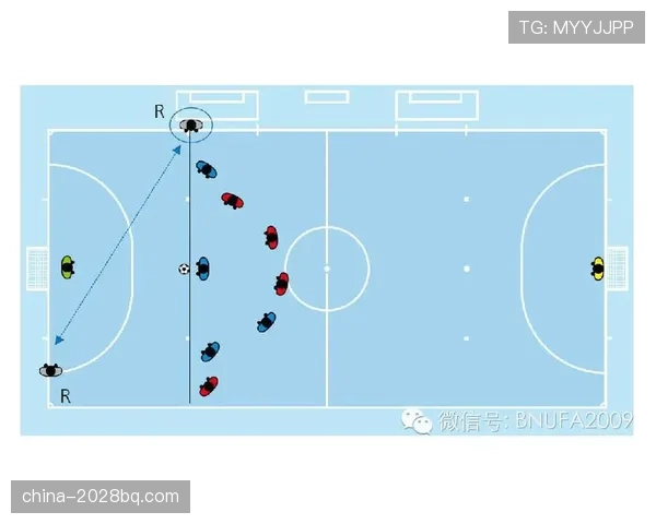 未鸣哨就发任意球，裁判为何不判重发？