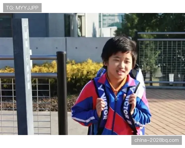 安洗莹训练完偷偷吃炸鸡被拍，这自律人设还稳吗？